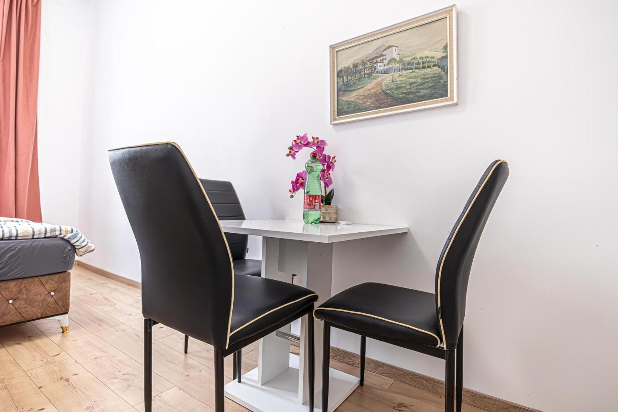 6 Min To Amusement Park - Economy Rooms In Shared Apartment Vienna Exterior photo