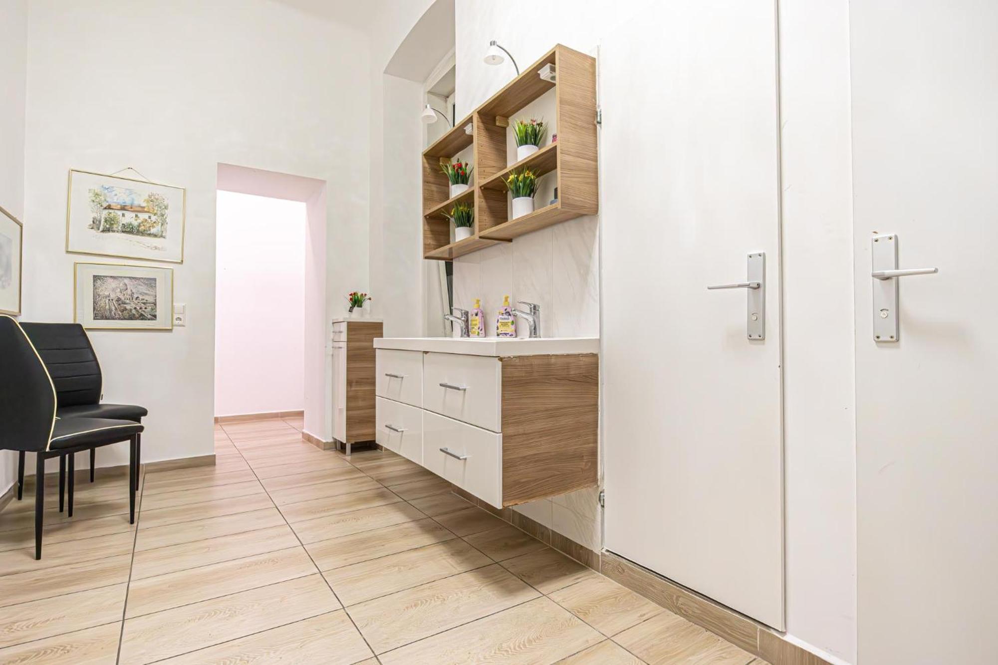 6 Min To Amusement Park - Economy Rooms In Shared Apartment Vienna Exterior photo