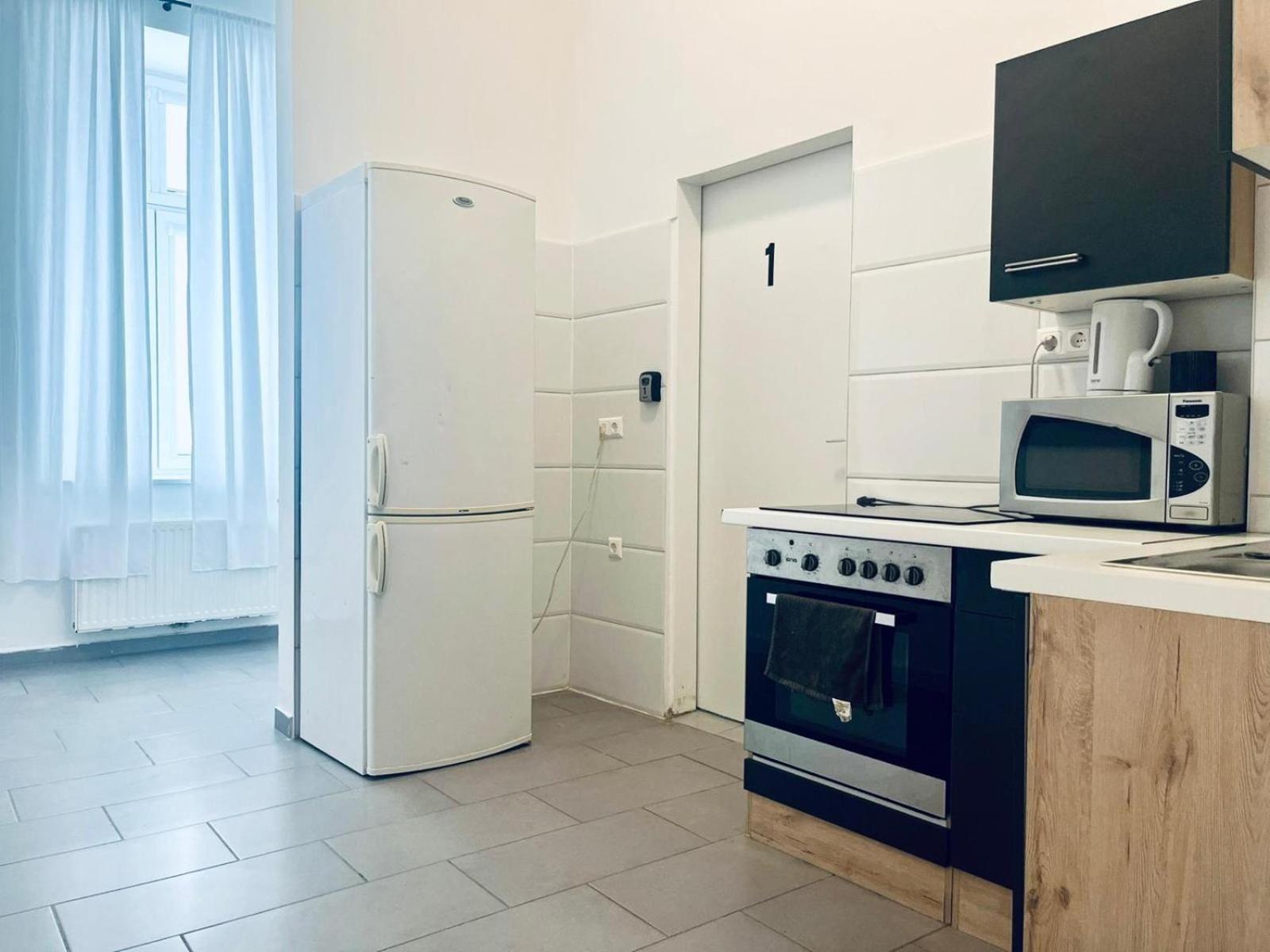 6 Min To Amusement Park - Economy Rooms In Shared Apartment Vienna Exterior photo